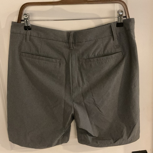 All In Motion - Flat Front Gray Golf Chino Shorts - Men’s Size 34 - Picture 5 of 11